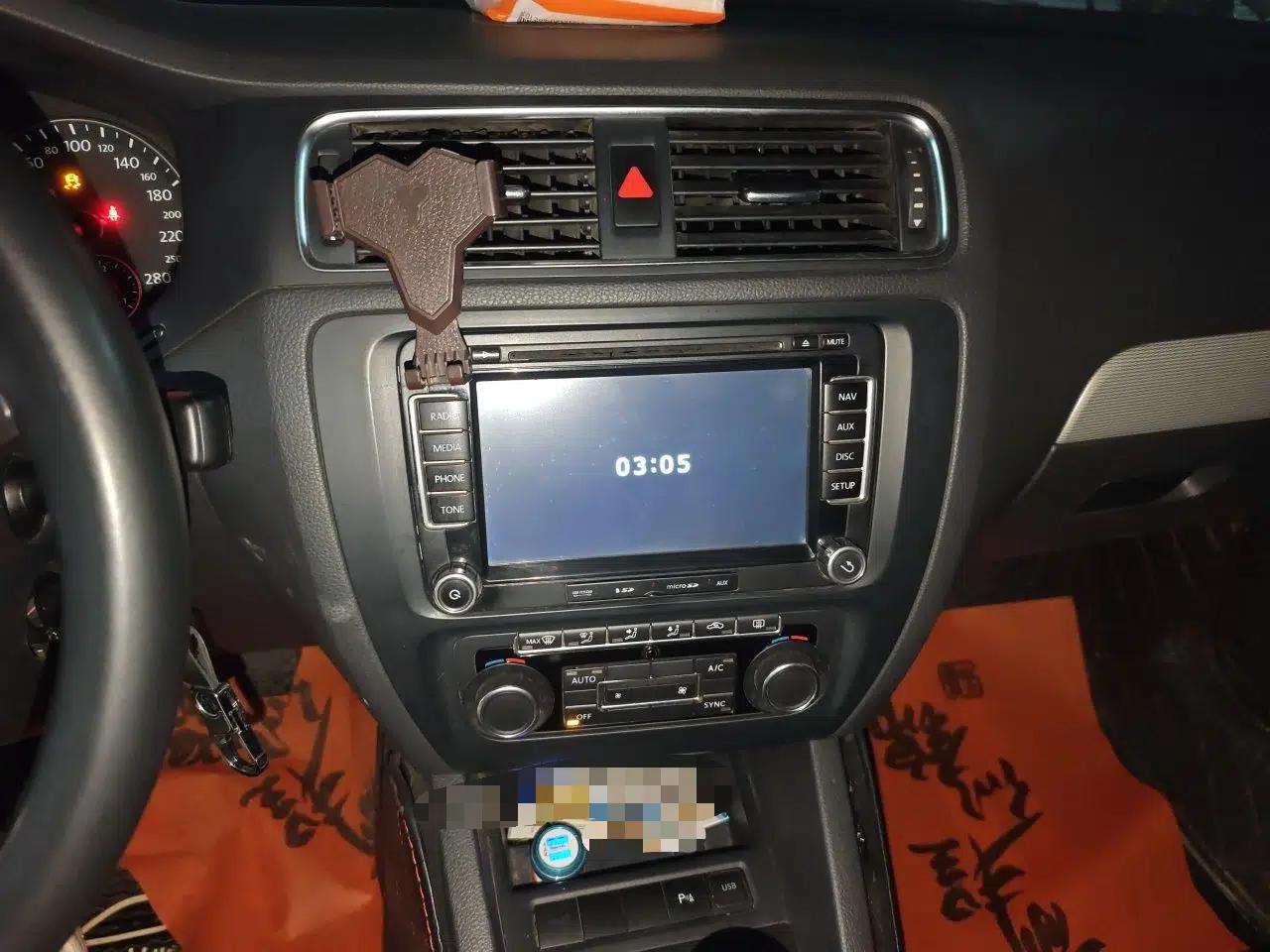 Volkswagen Sagitar 2012 1.4TSI Manual Luxury Model — миниатюра 13