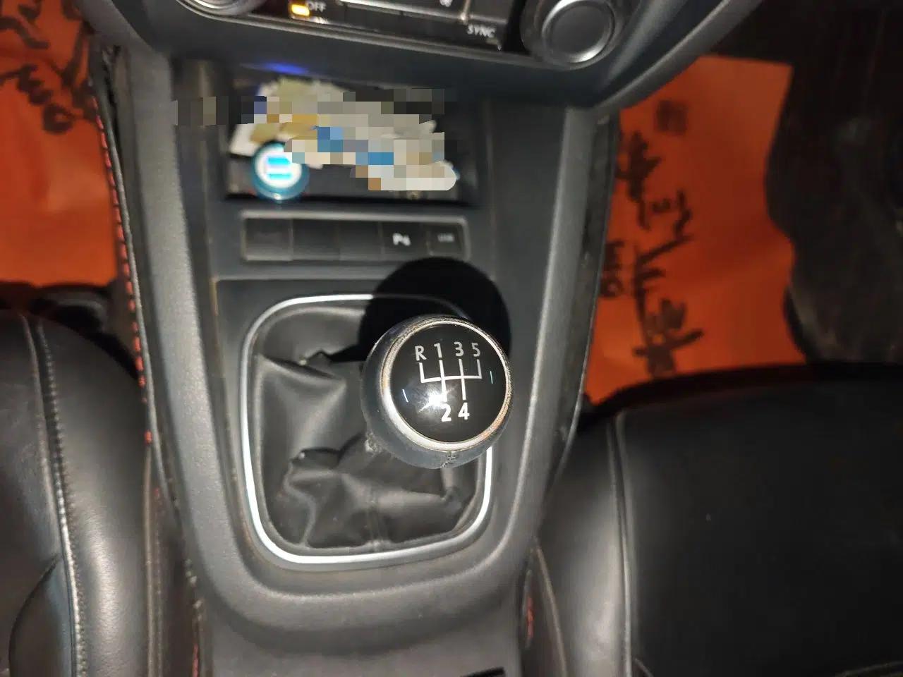 Volkswagen Sagitar 2012 1.4TSI Manual Luxury Model — миниатюра 14
