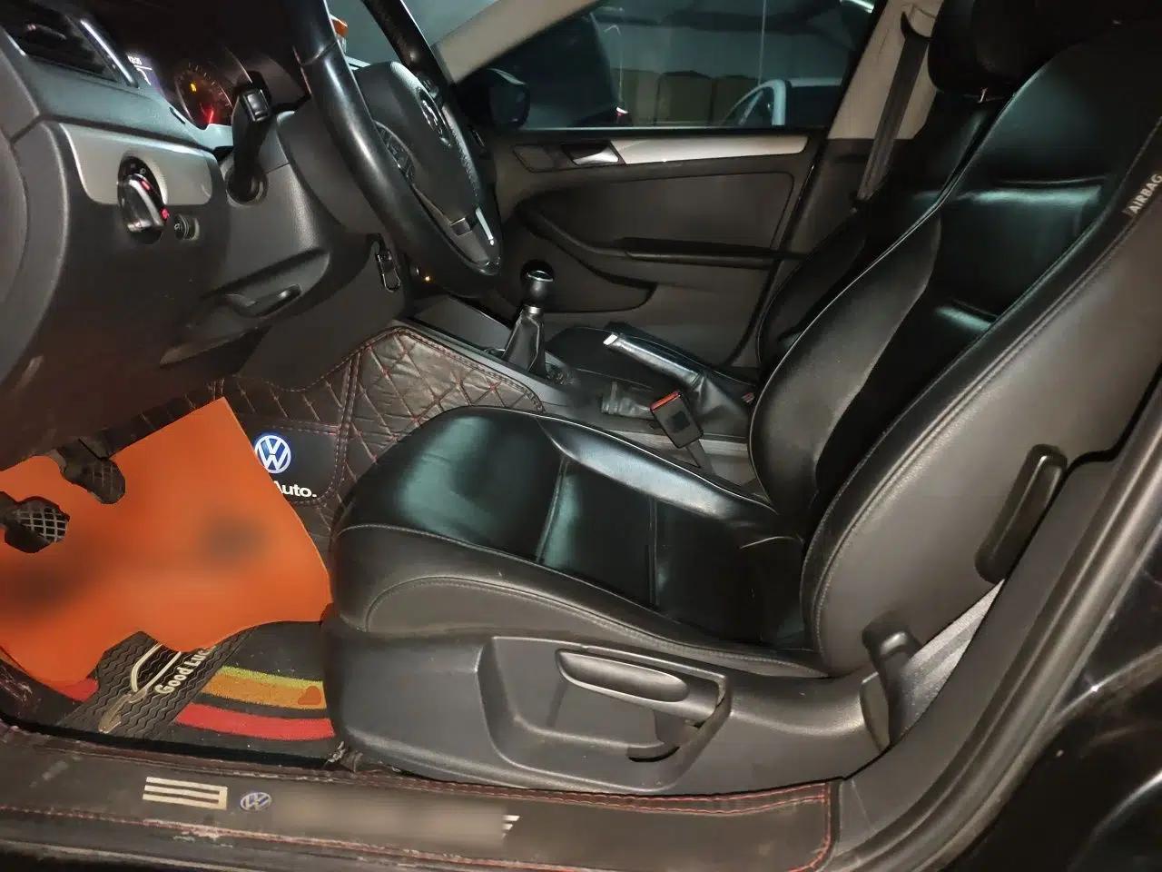 Volkswagen Sagitar 2012 1.4TSI Manual Luxury Model — миниатюра 15