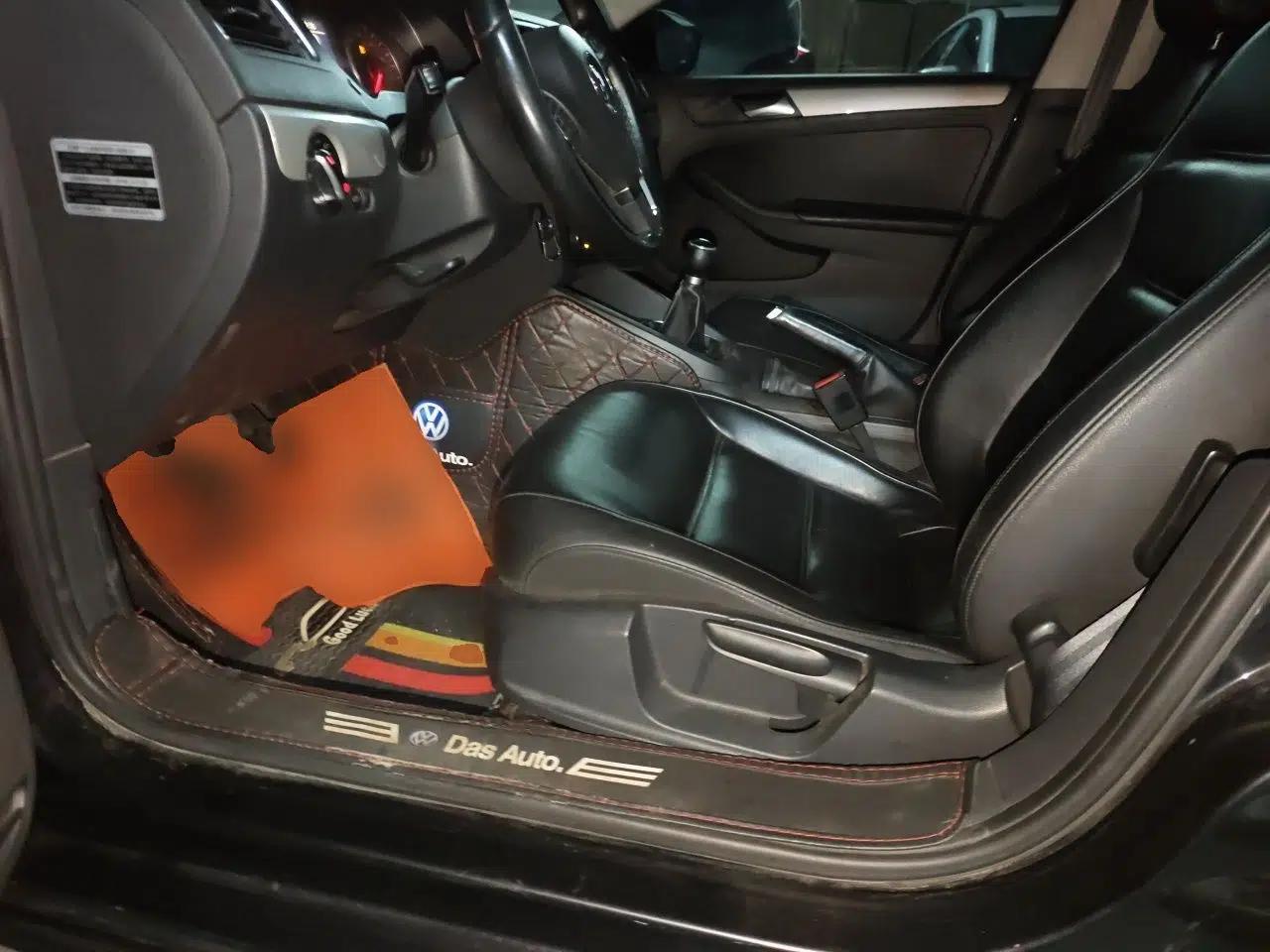 Volkswagen Sagitar 2012 1.4TSI Manual Luxury Model — миниатюра 16