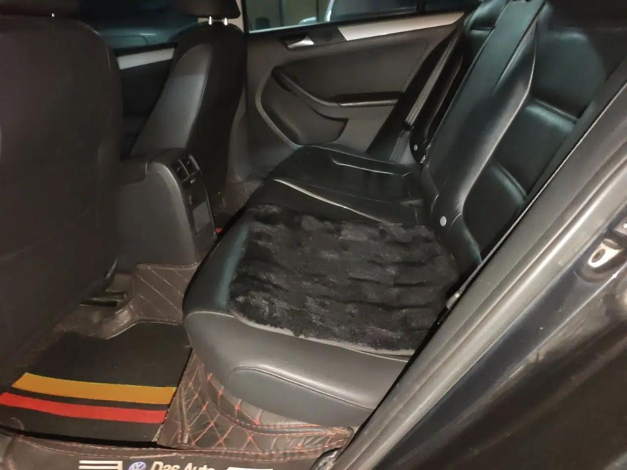 Volkswagen Sagitar 2012 1.4TSI Manual Luxury Model — миниатюра 17