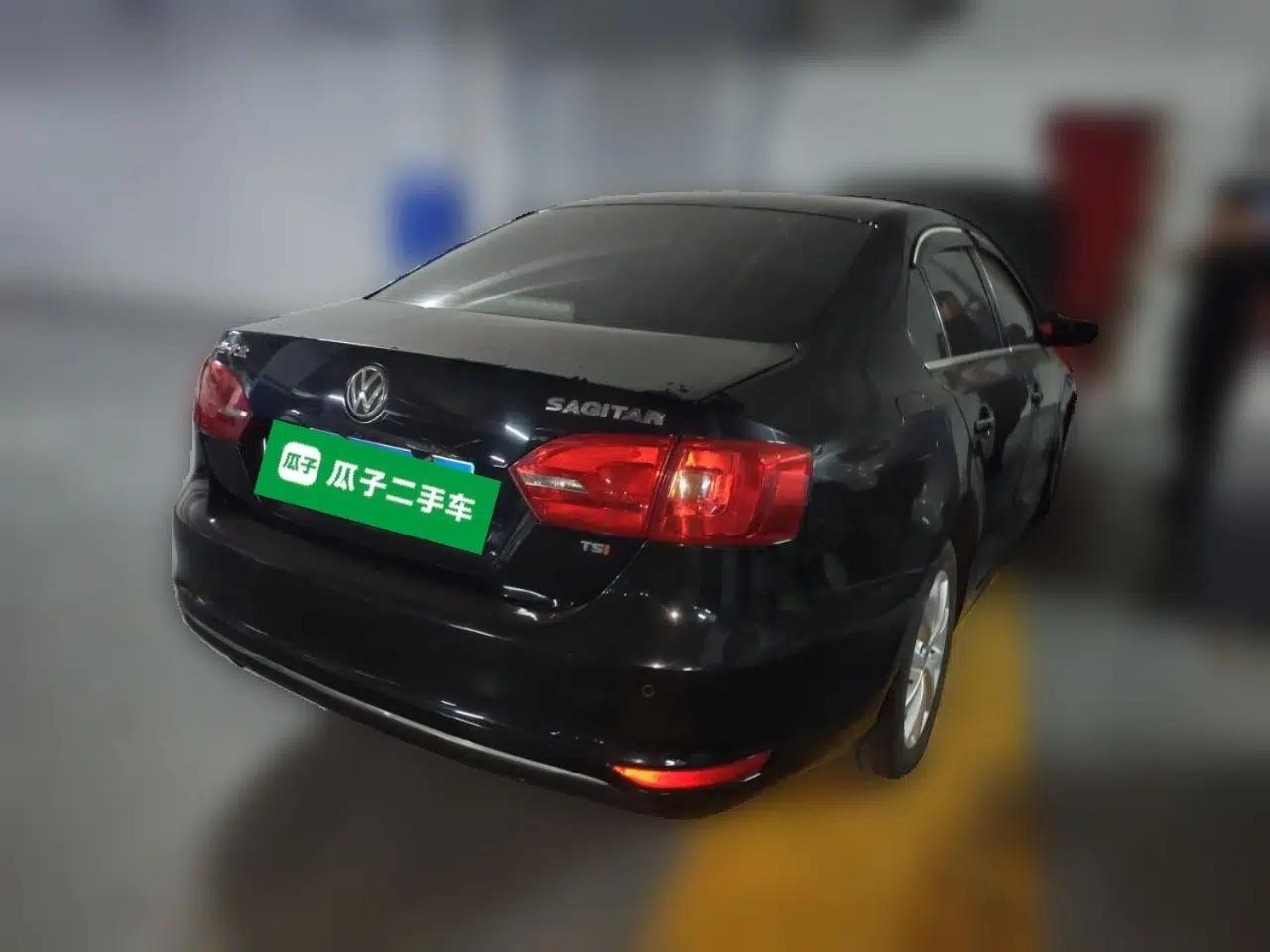 Volkswagen Sagitar 2012 1.4TSI Manual Luxury Model — миниатюра 6
