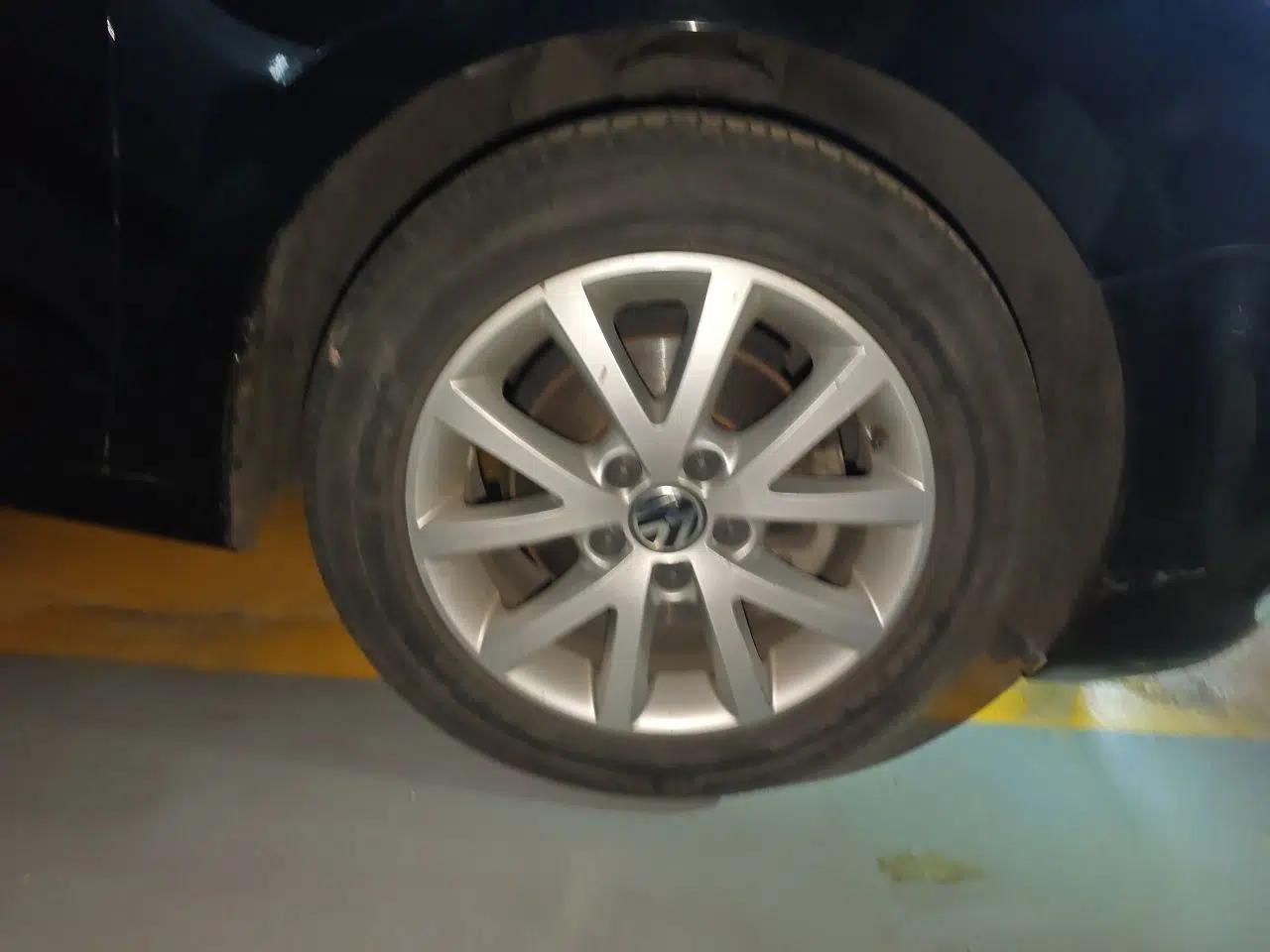 Volkswagen Sagitar 2012 1.4TSI Manual Luxury Model — миниатюра 8