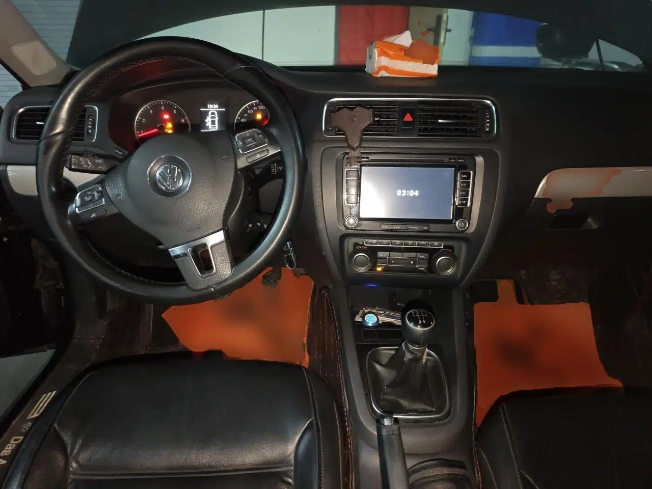 Volkswagen Sagitar 2012 1.4TSI Manual Luxury Model — миниатюра 9