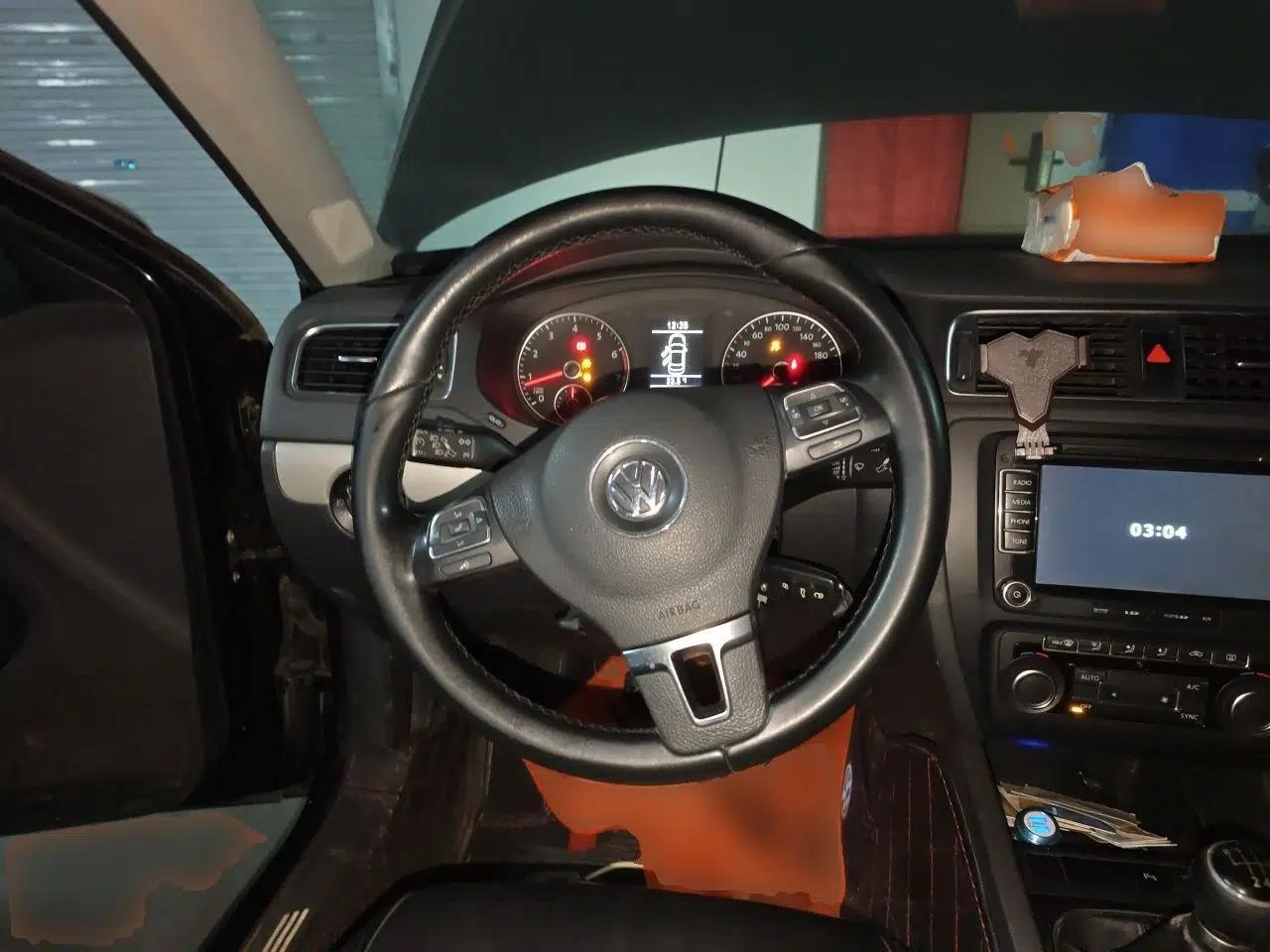 Volkswagen Sagitar 2012 1.4TSI Manual Luxury Model — миниатюра 10