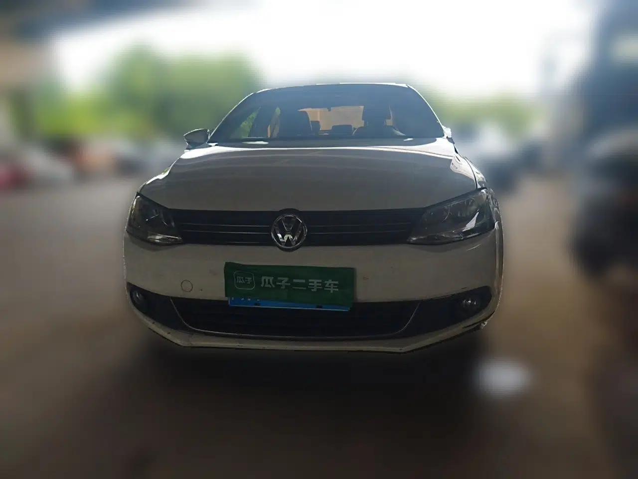 Volkswagen Sagitar 2012 1.6L Automatic Comfort Edition — миниатюра 2
