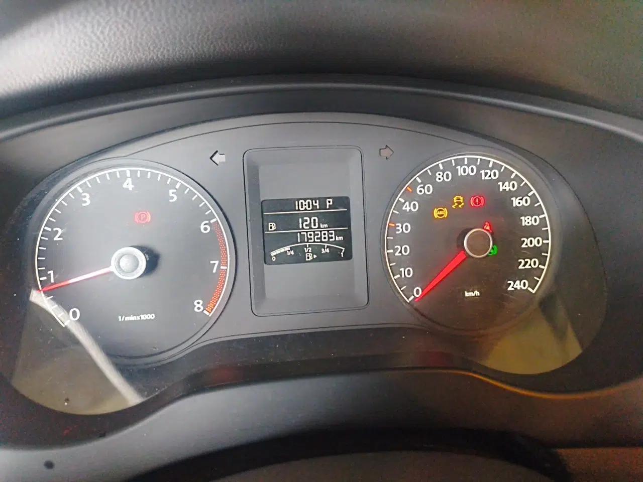 Volkswagen Sagitar 2012 1.6L Automatic Comfort Edition — миниатюра 11