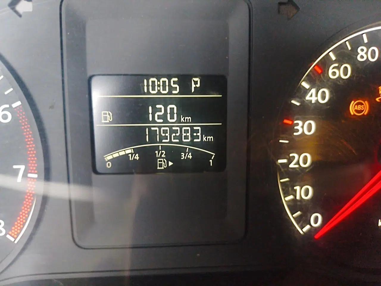 Volkswagen Sagitar 2012 1.6L Automatic Comfort Edition — миниатюра 12