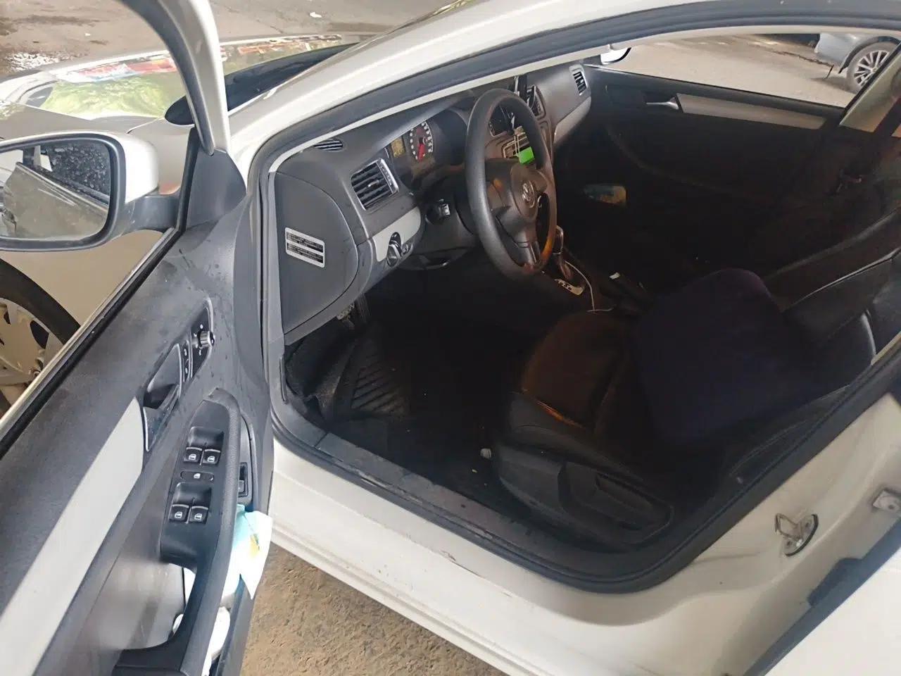 Volkswagen Sagitar 2012 1.6L Automatic Comfort Edition — миниатюра 16