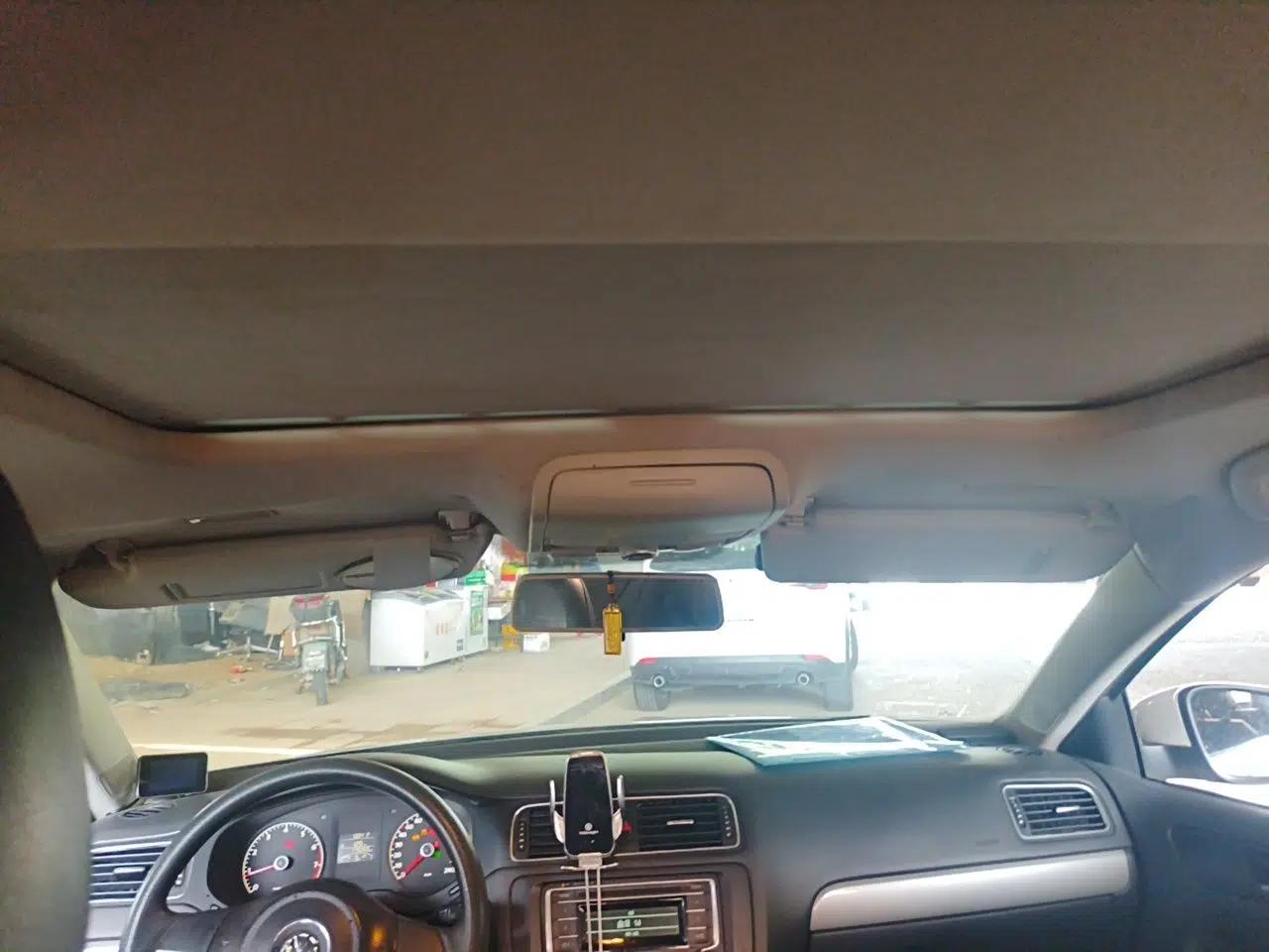 Volkswagen Sagitar 2012 1.6L Automatic Comfort Edition — миниатюра 18