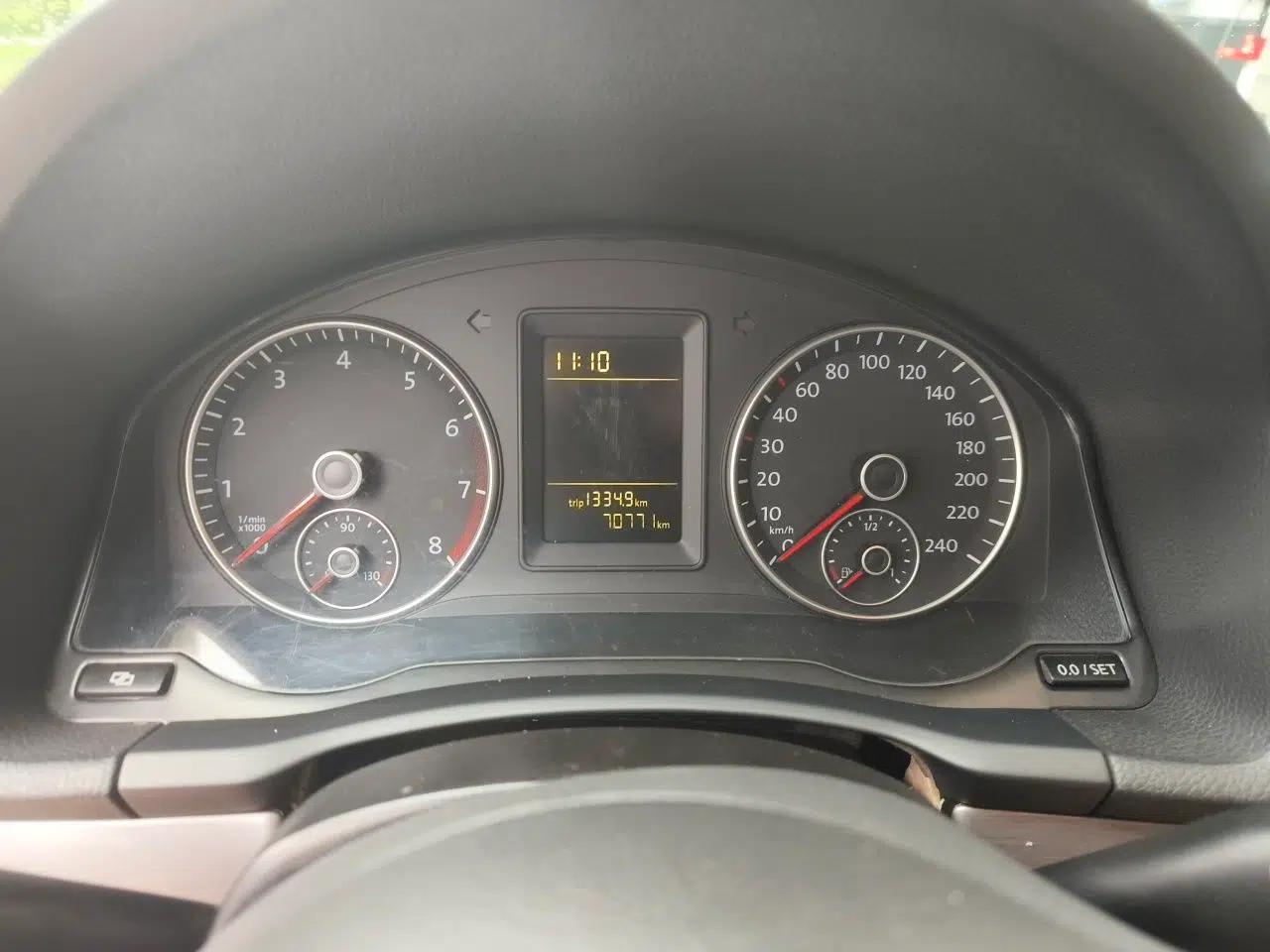 Volkswagen Sagitar 2011 1.6L Automatic Comfort Edition — миниатюра 11