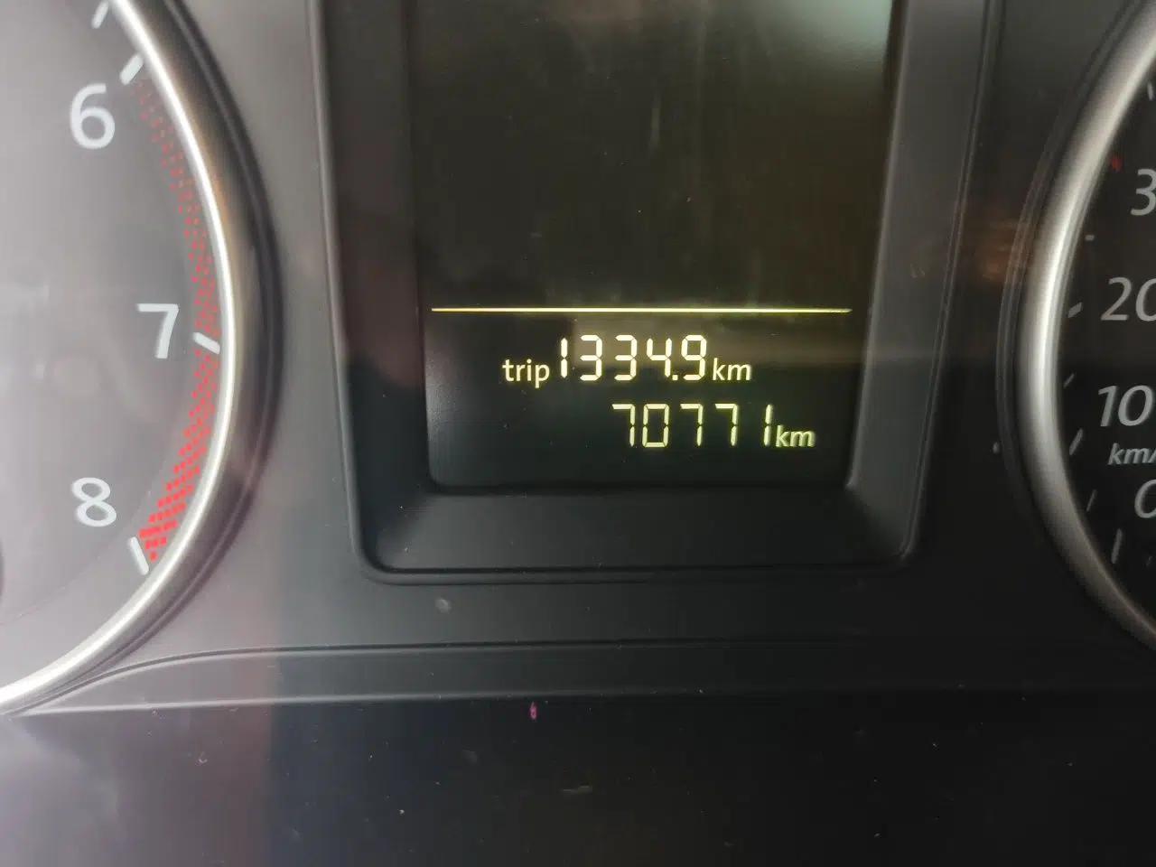 Volkswagen Sagitar 2011 1.6L Automatic Comfort Edition — миниатюра 12