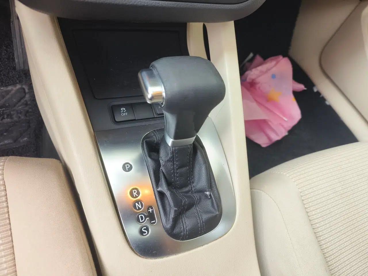 Volkswagen Sagitar 2011 1.6L Automatic Comfort Edition — миниатюра 14