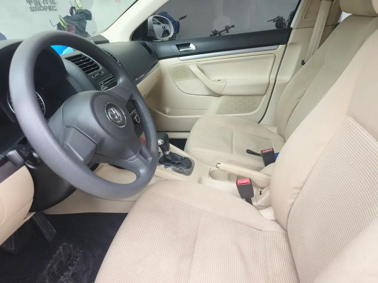 Volkswagen Sagitar 2011 1.6L Automatic Comfort Edition — миниатюра 16