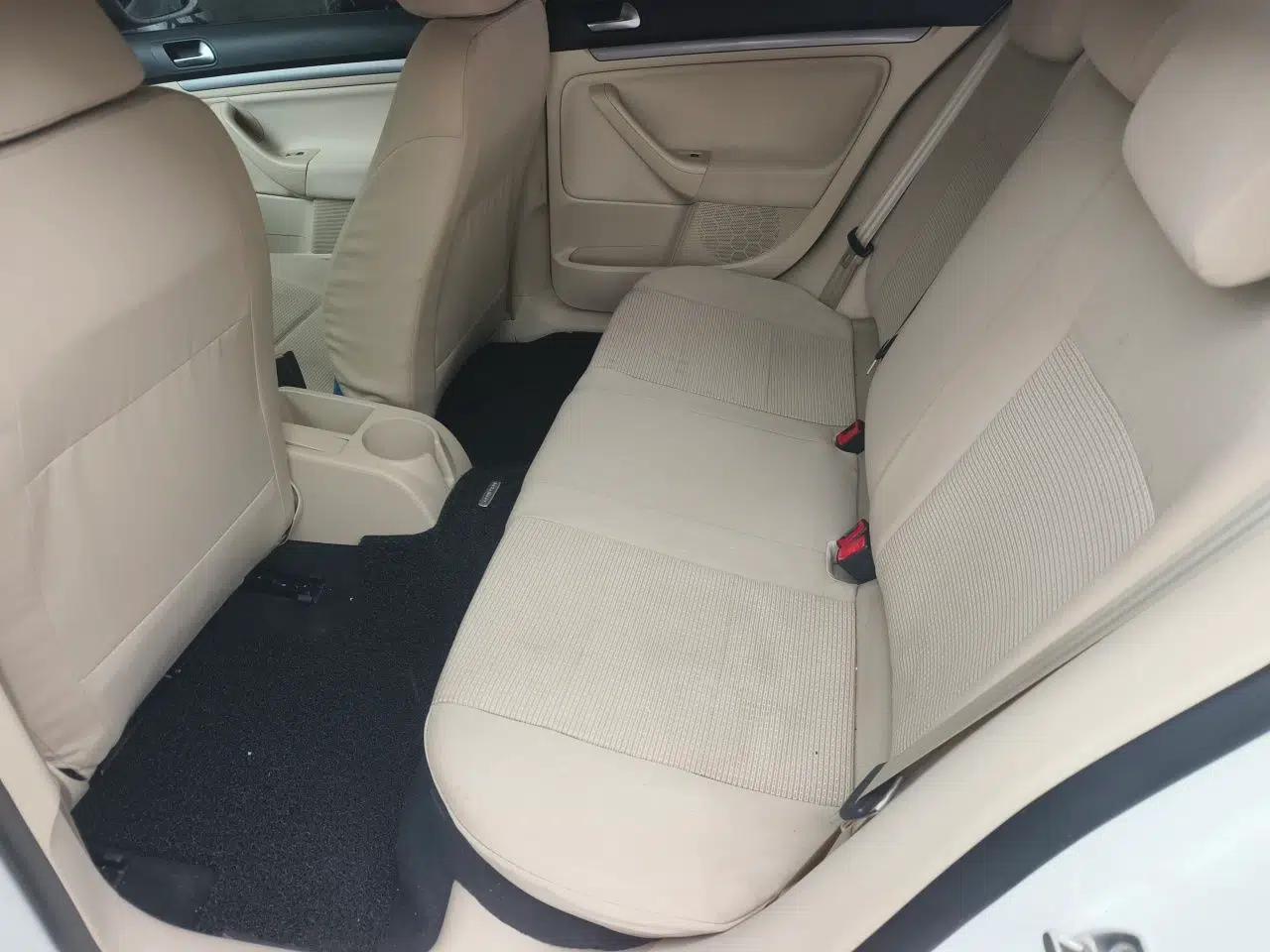 Volkswagen Sagitar 2011 1.6L Automatic Comfort Edition — миниатюра 17