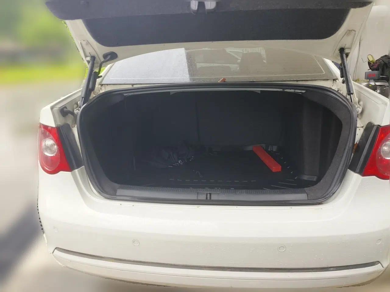 Volkswagen Sagitar 2011 1.6L Automatic Comfort Edition — миниатюра 19