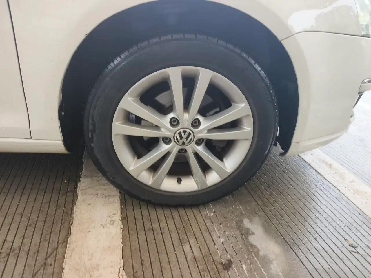 Volkswagen Sagitar 2011 1.6L Automatic Comfort Edition — миниатюра 8