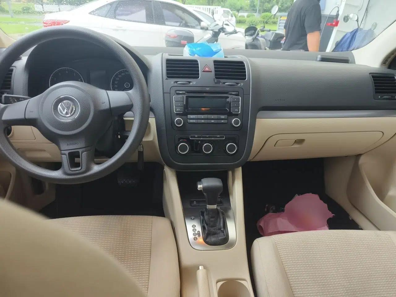 Volkswagen Sagitar 2011 1.6L Automatic Comfort Edition — миниатюра 9
