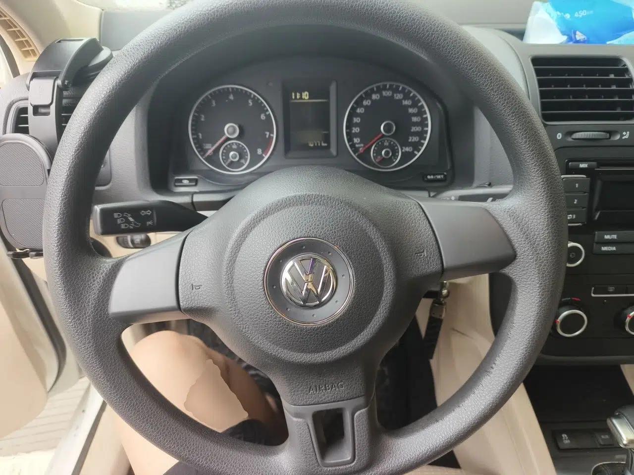 Volkswagen Sagitar 2011 1.6L Automatic Comfort Edition — миниатюра 10