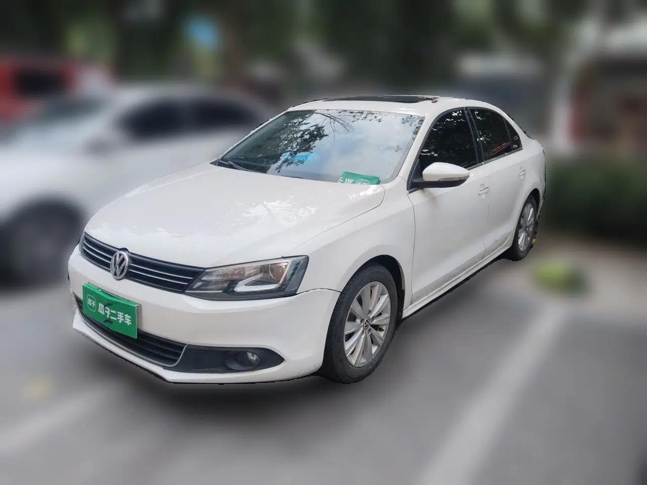 Volkswagen Sagitar 2014 1.6L Automatic Comfort Model — миниатюра 1