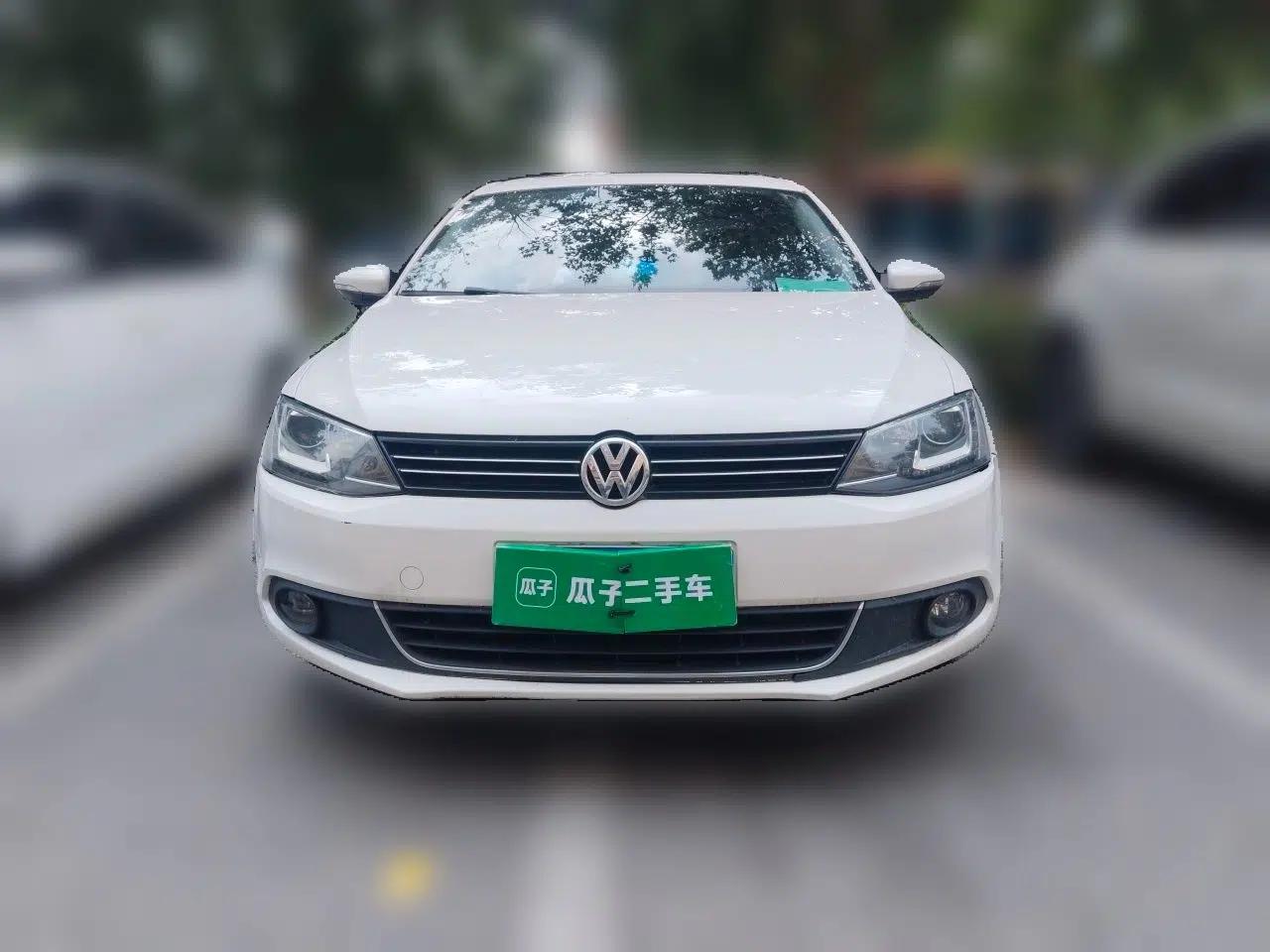 Volkswagen Sagitar 2014 1.6L Automatic Comfort Model — миниатюра 2