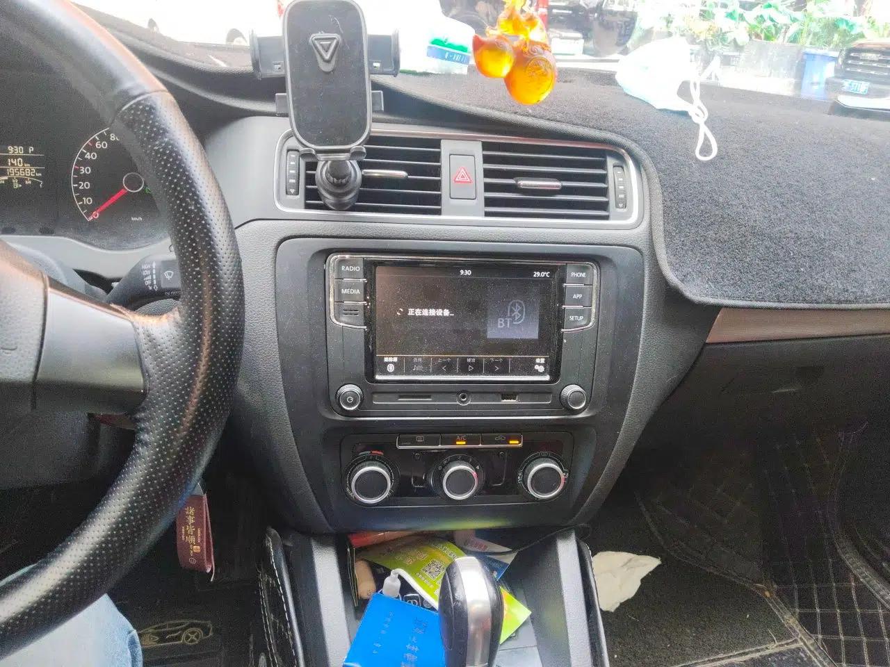 Volkswagen Sagitar 2014 1.6L Automatic Comfort Model — миниатюра 13