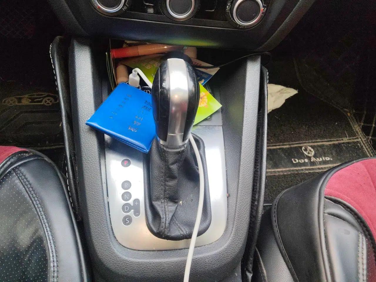 Volkswagen Sagitar 2014 1.6L Automatic Comfort Model — миниатюра 14