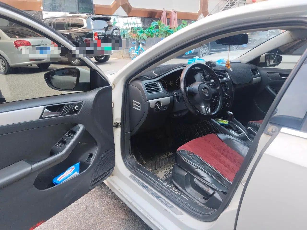 Volkswagen Sagitar 2014 1.6L Automatic Comfort Model — миниатюра 16