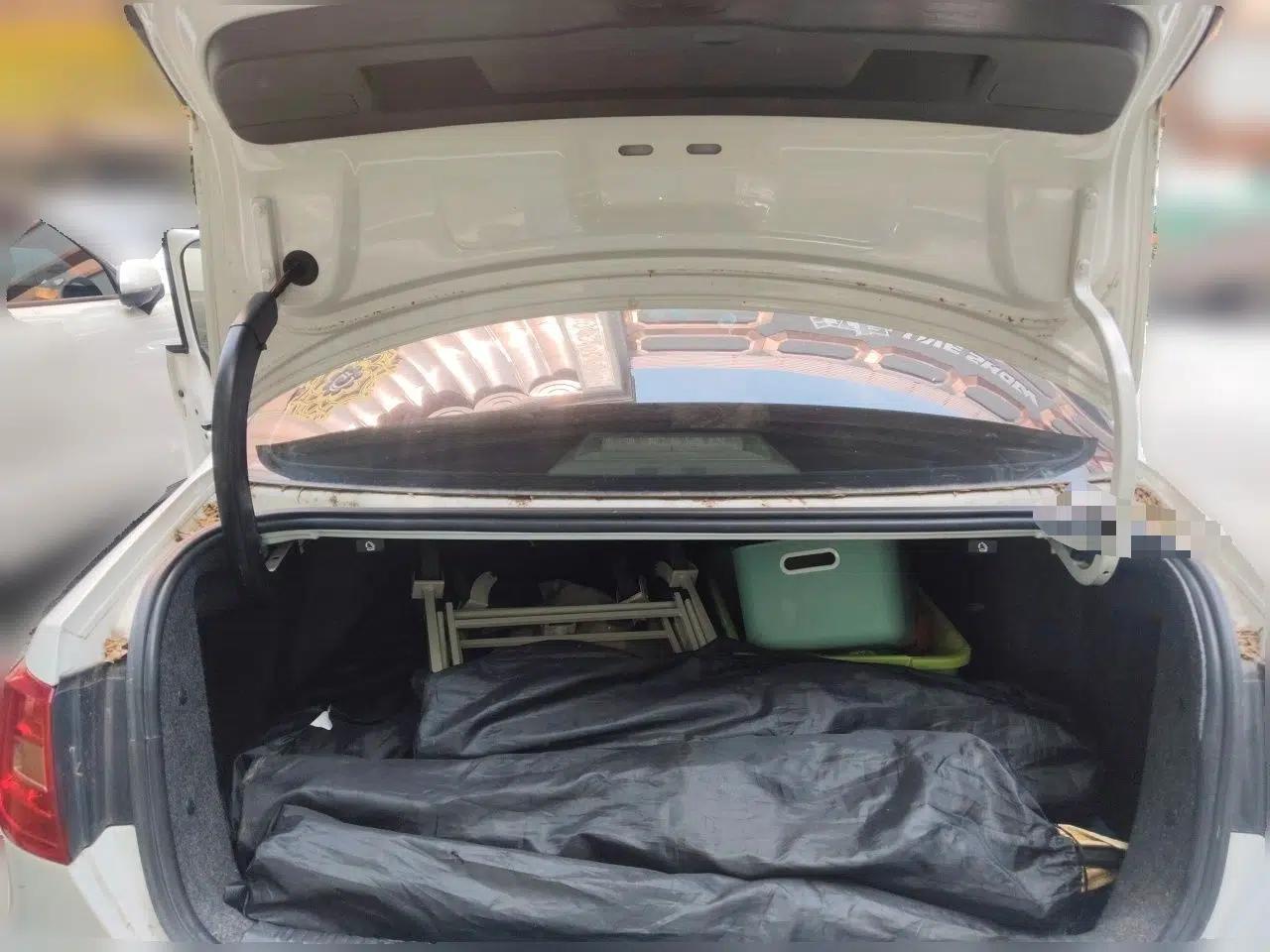 Volkswagen Sagitar 2014 1.6L Automatic Comfort Model — миниатюра 19