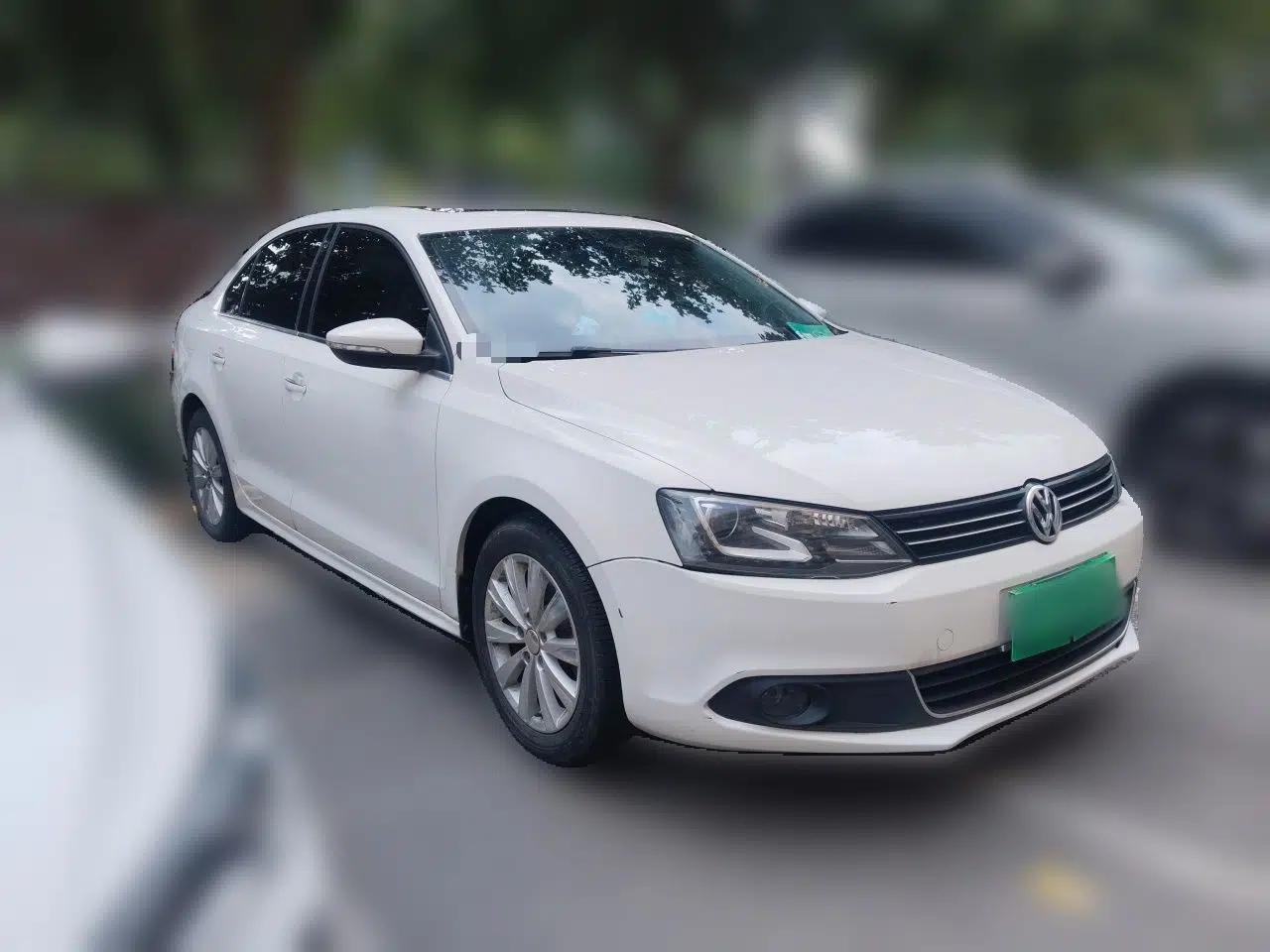 Volkswagen Sagitar 2014 1.6L Automatic Comfort Model — миниатюра 3