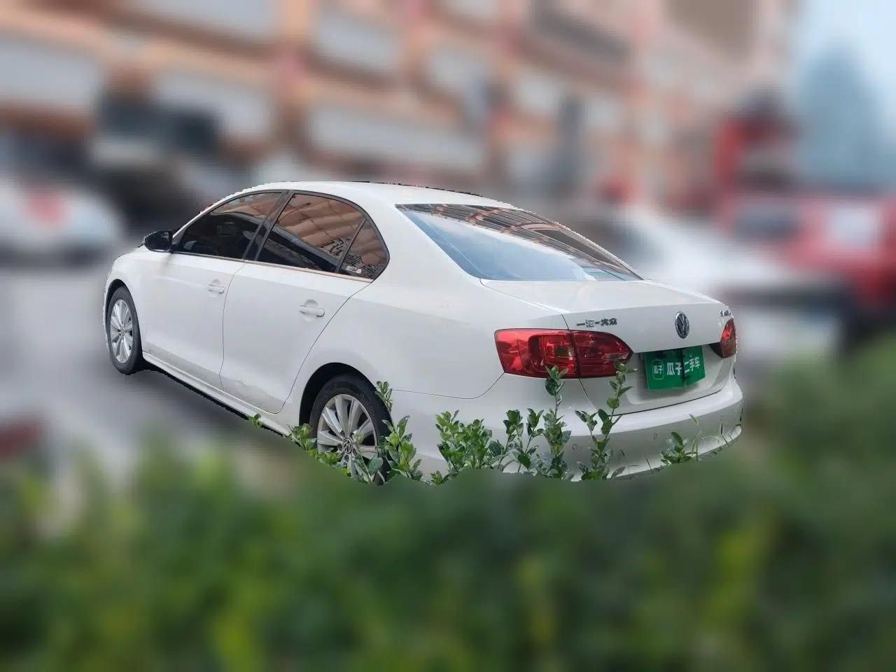 Volkswagen Sagitar 2014 1.6L Automatic Comfort Model — миниатюра 4