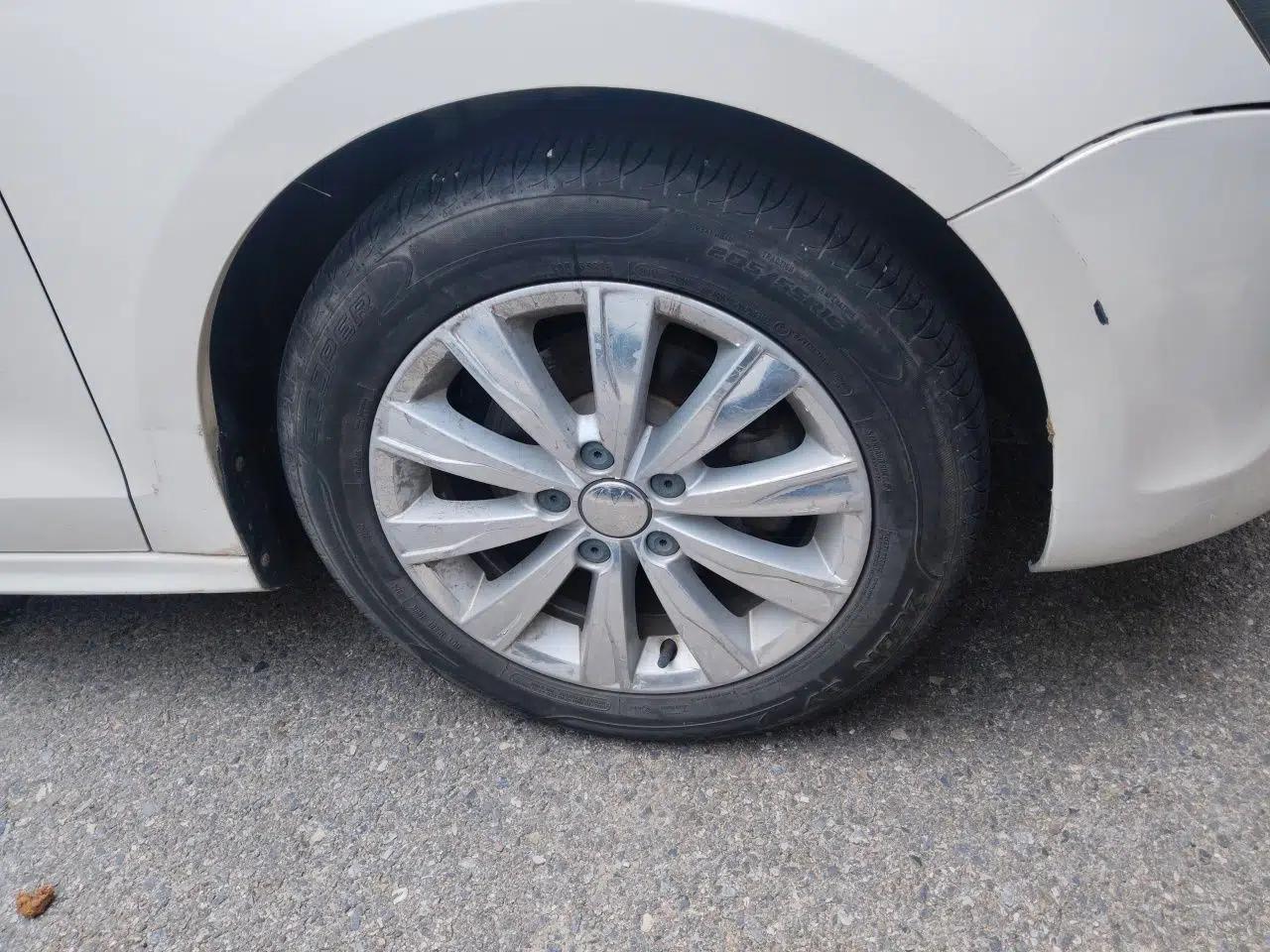 Volkswagen Sagitar 2014 1.6L Automatic Comfort Model — миниатюра 8