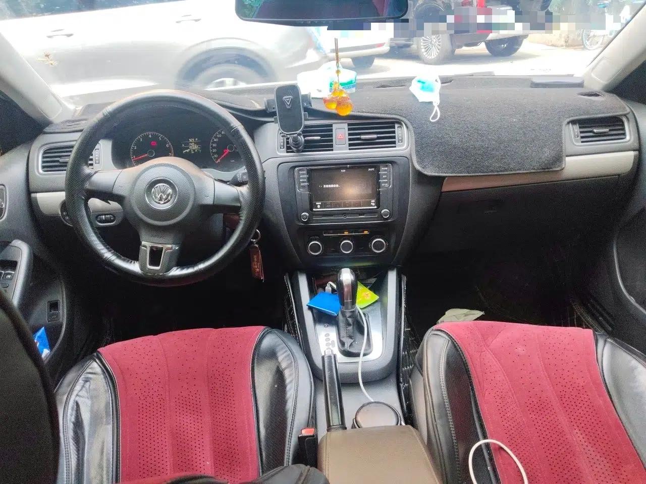 Volkswagen Sagitar 2014 1.6L Automatic Comfort Model — миниатюра 9