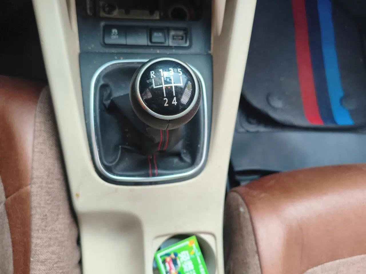 Volkswagen Sagitar 2011 1.4 TSI Manual Tech Model — миниатюра 14