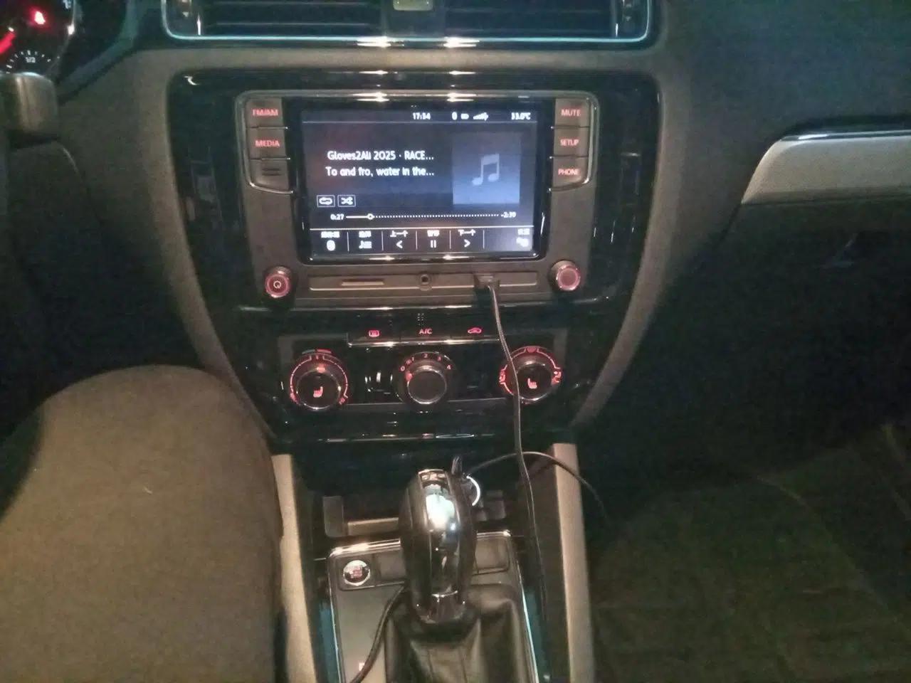 Volkswagen Sagitar 2017 180TSI Automatic Luxury Edition — миниатюра 13