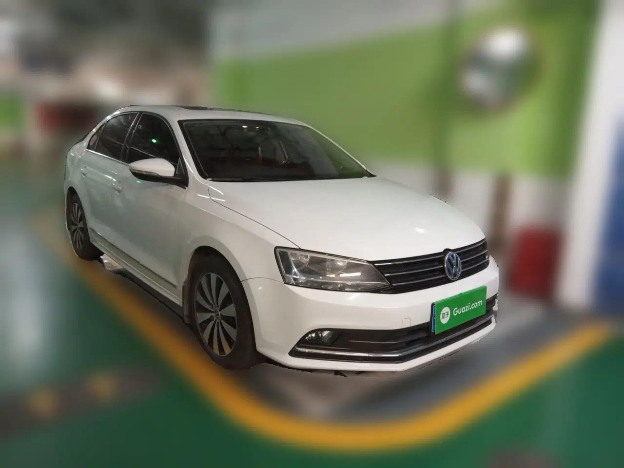 Volkswagen Sagitar 2017 180TSI Automatic Luxury Edition — миниатюра 3