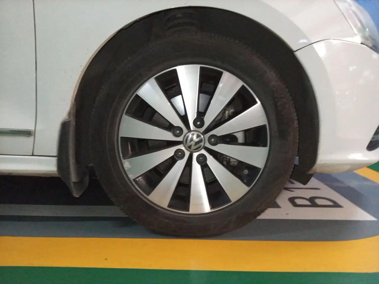 Volkswagen Sagitar 2017 180TSI Automatic Luxury Edition — миниатюра 8