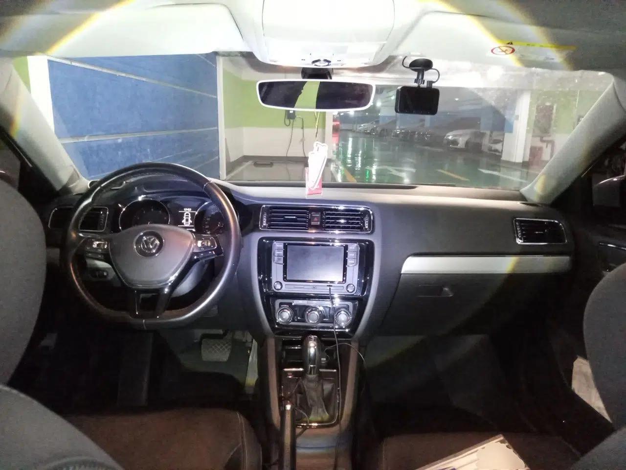 Volkswagen Sagitar 2017 180TSI Automatic Luxury Edition — миниатюра 9