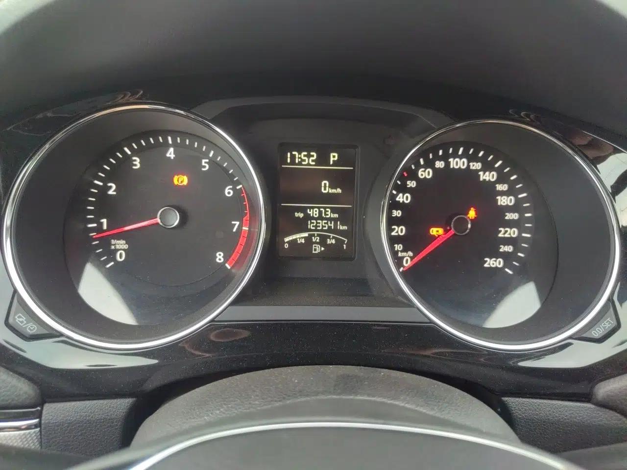 Volkswagen Sagitar 2018 1.6L Automatic Comfort Model — миниатюра 11