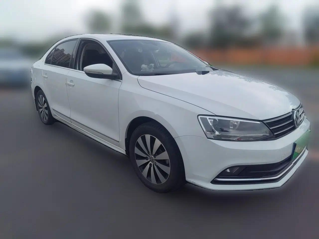 Volkswagen Sagitar 2018 1.6L Automatic Comfort Model — миниатюра 3