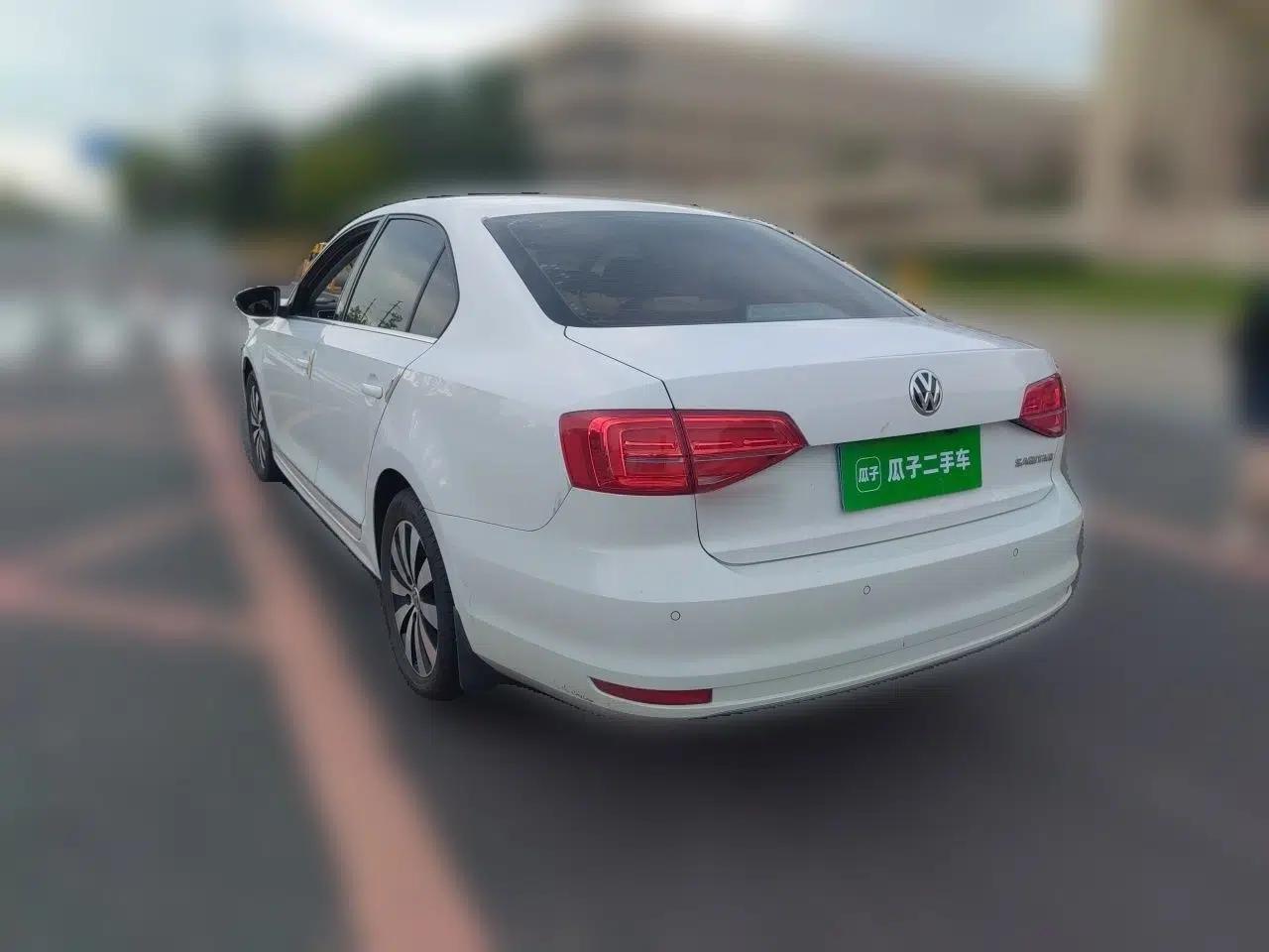 Volkswagen Sagitar 2018 1.6L Automatic Comfort Model — миниатюра 4