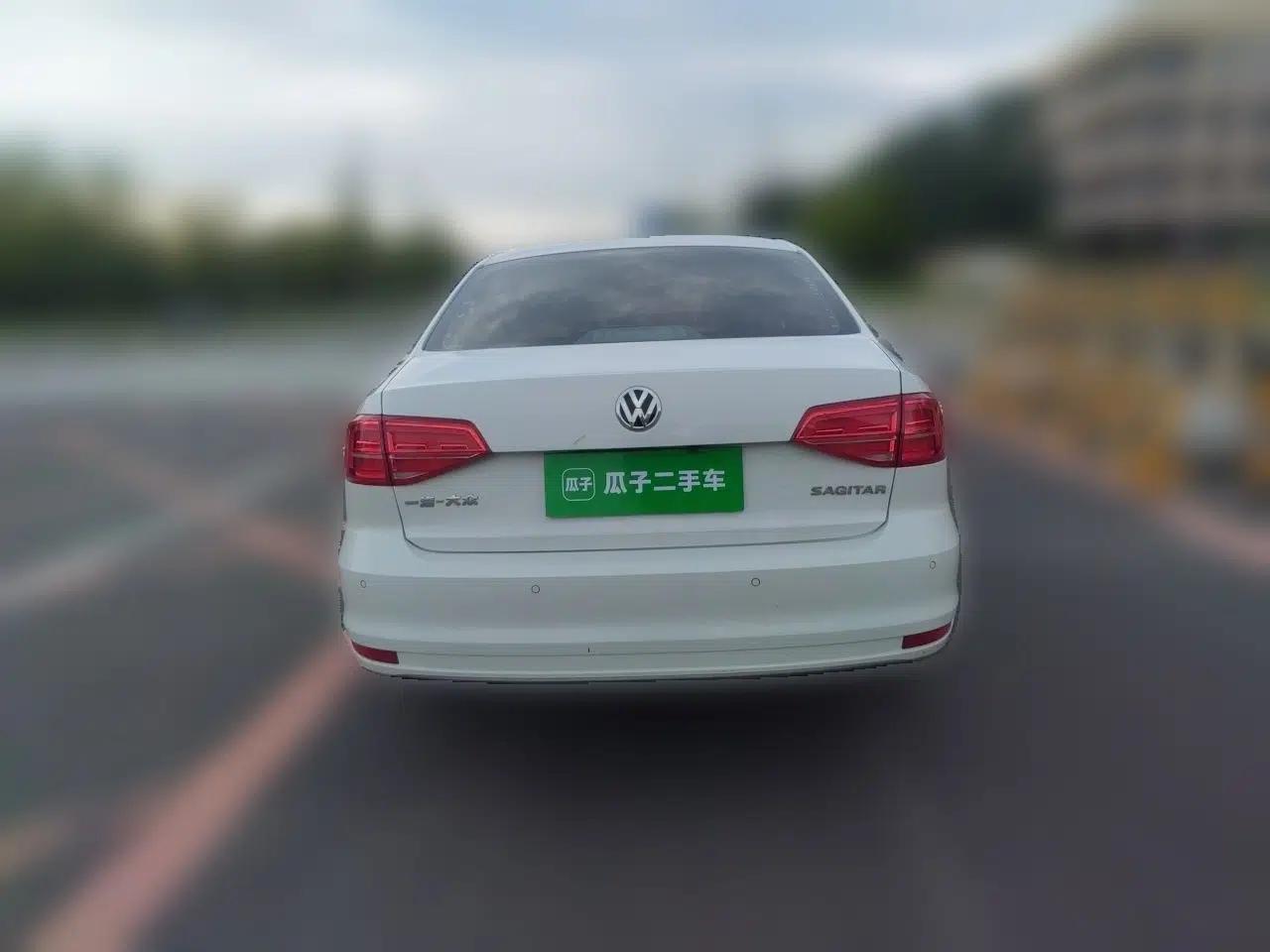 Volkswagen Sagitar 2018 1.6L Automatic Comfort Model — миниатюра 5
