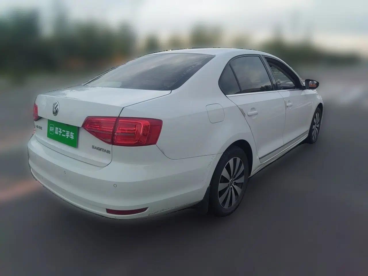 Volkswagen Sagitar 2018 1.6L Automatic Comfort Model — миниатюра 6