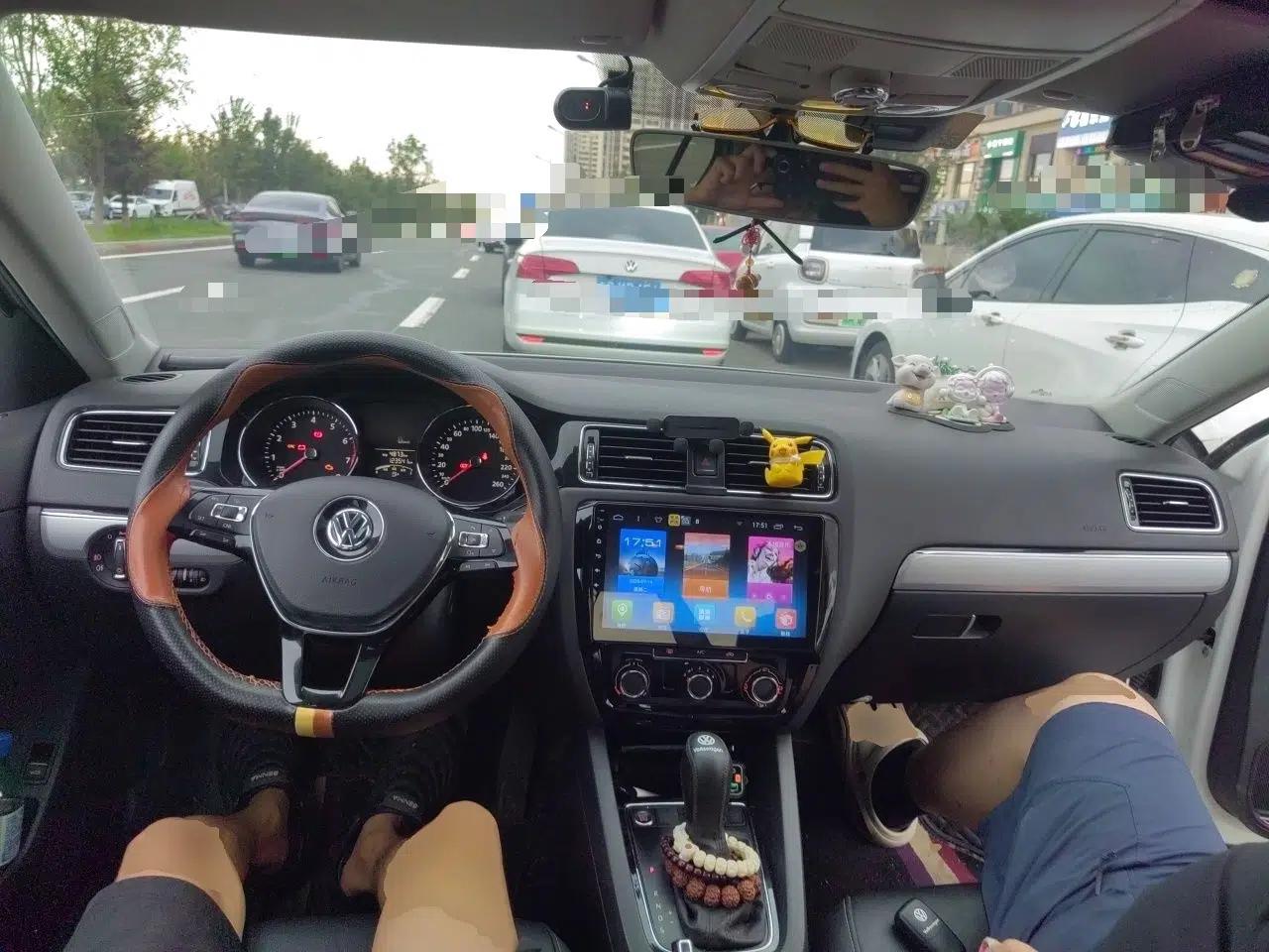 Volkswagen Sagitar 2018 1.6L Automatic Comfort Model — миниатюра 9