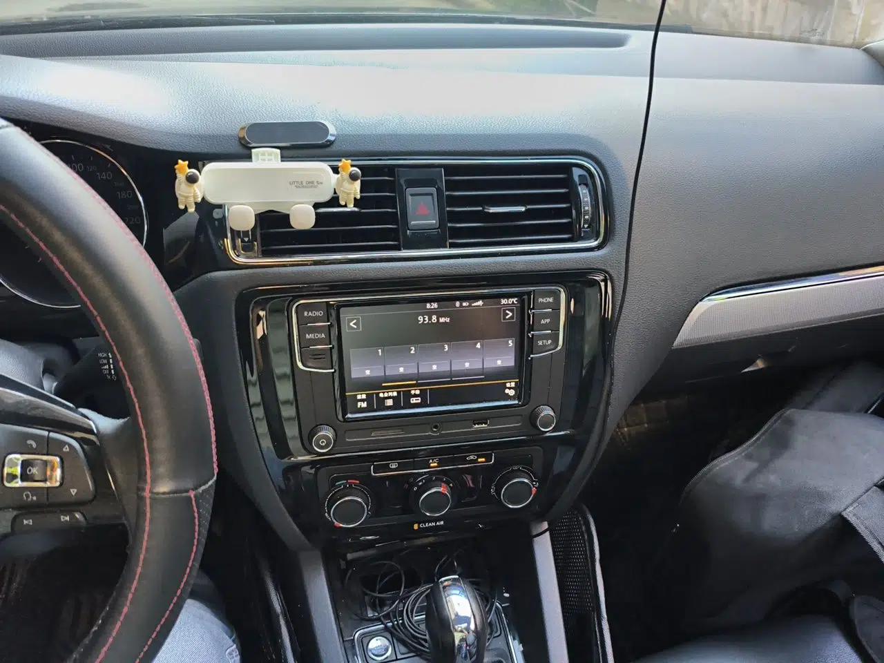 Volkswagen Sagitar 2018 1.6L Automatic Comfort Model — миниатюра 13