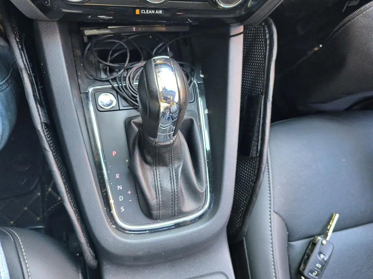 Volkswagen Sagitar 2018 1.6L Automatic Comfort Model — миниатюра 14
