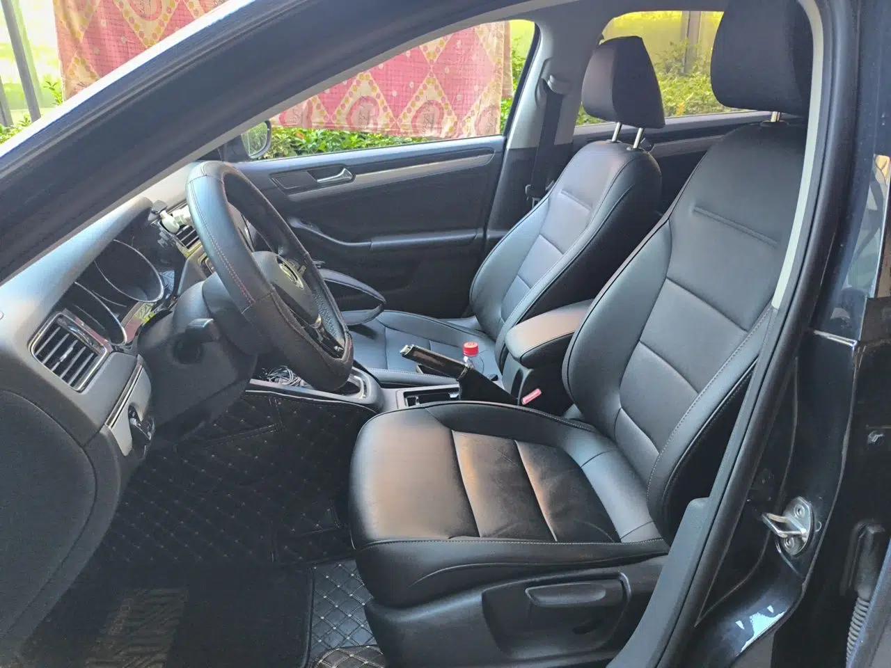 Volkswagen Sagitar 2018 1.6L Automatic Comfort Model — миниатюра 15