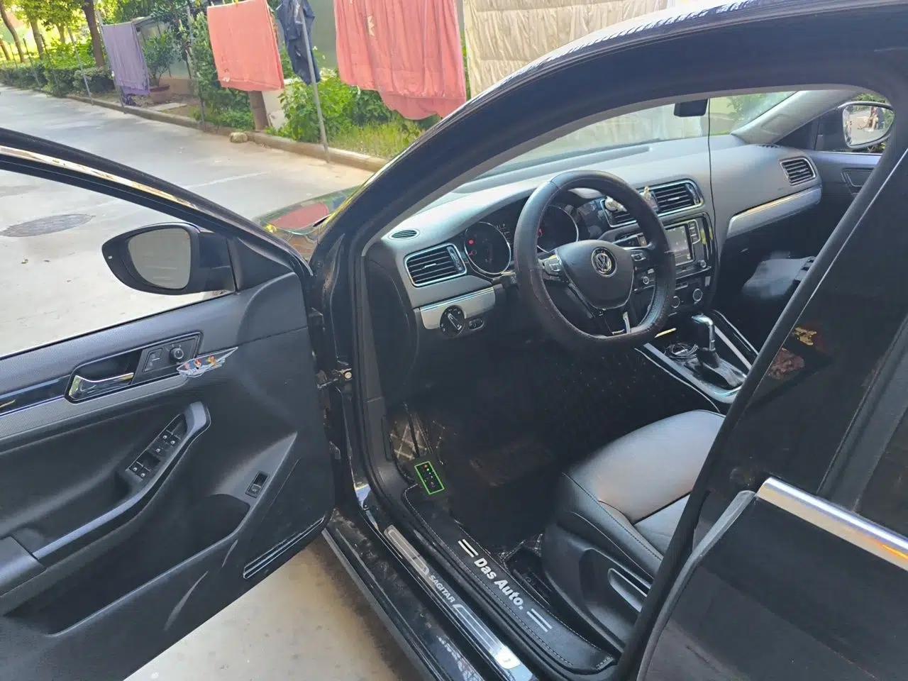 Volkswagen Sagitar 2018 1.6L Automatic Comfort Model — миниатюра 16