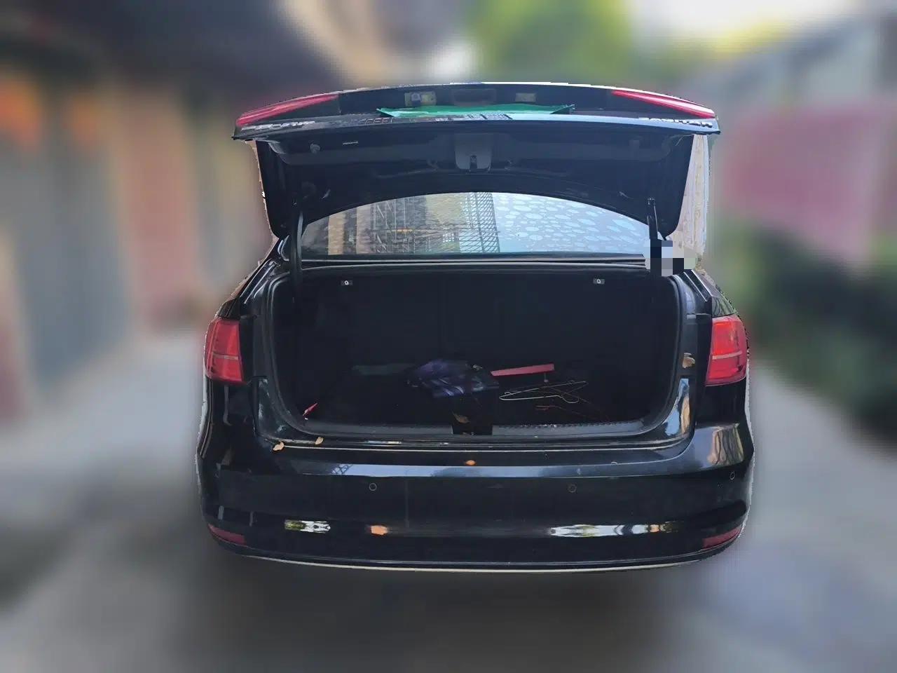 Volkswagen Sagitar 2018 1.6L Automatic Comfort Model — миниатюра 19