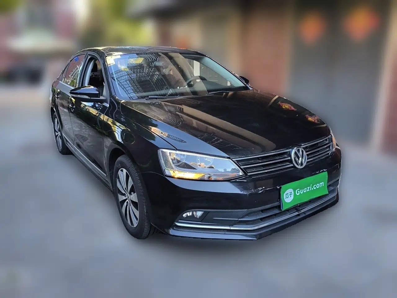 Volkswagen Sagitar 2018 1.6L Automatic Comfort Model — миниатюра 3
